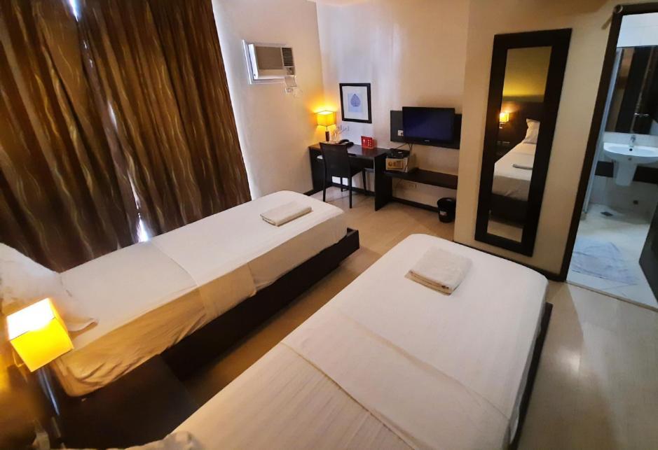 Makati Boutique Hotel Near Naia Airport Terminal 3 Edsa Pasay Cbd Makati City Exterior foto