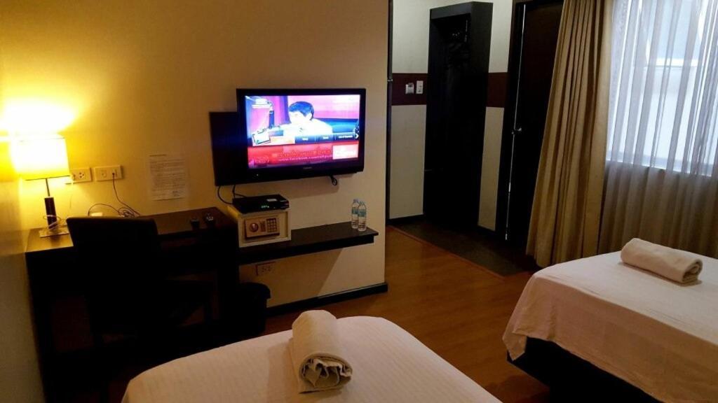 Makati Boutique Hotel Near Naia Airport Terminal 3 Edsa Pasay Cbd Makati City Exterior foto